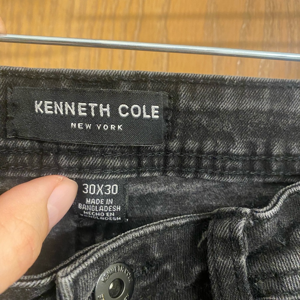 Kenneth Cole Black Skinny Jeans with Slim Fit and Textured Denim 30x30 - Picture 2 of 5